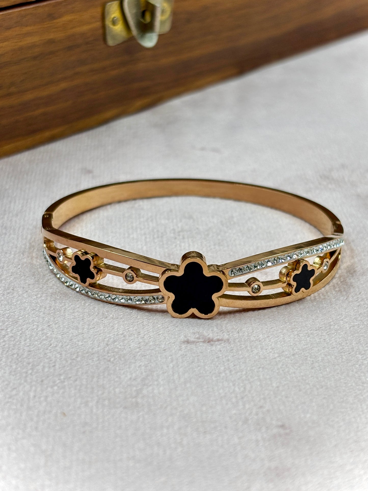 Anti-Tarnish Fashion Bracelet β Water-Safe Daily Wear
