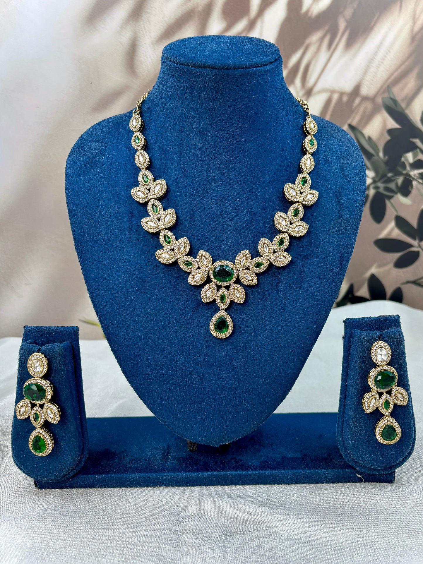 Antique Kundan Green Necklace Set