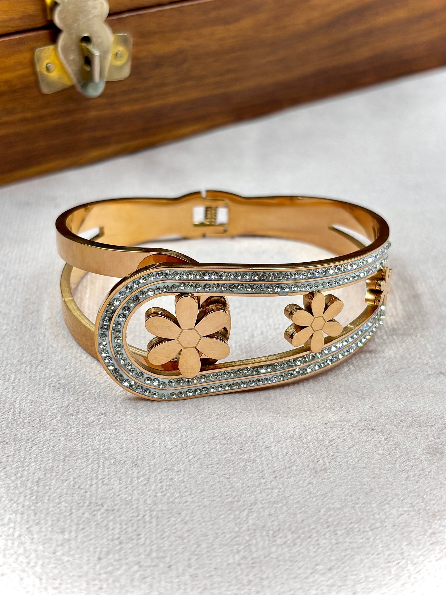 Anti-Tarnish Bracelet for Women β Waterproof & Daily Wear