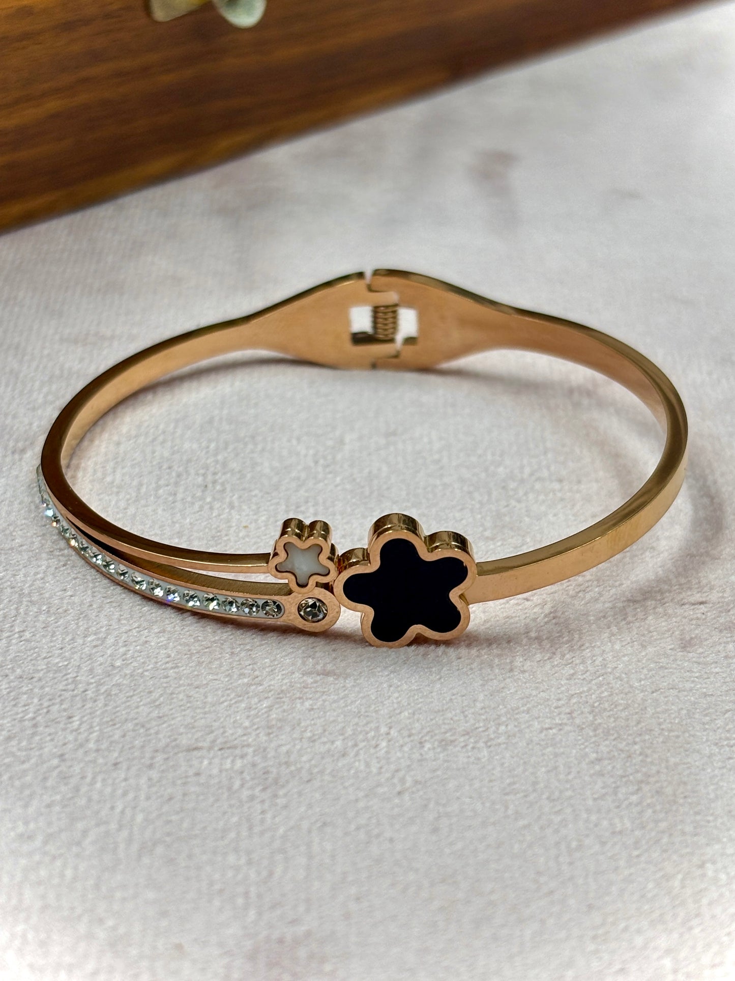 Elegant Rose Gold Anti-Tarnish Bracelet β Waterproof & Sweatproof