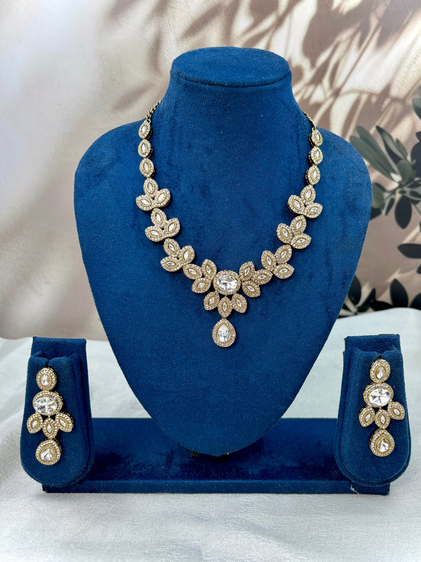 Antique Kundan Necklace Set