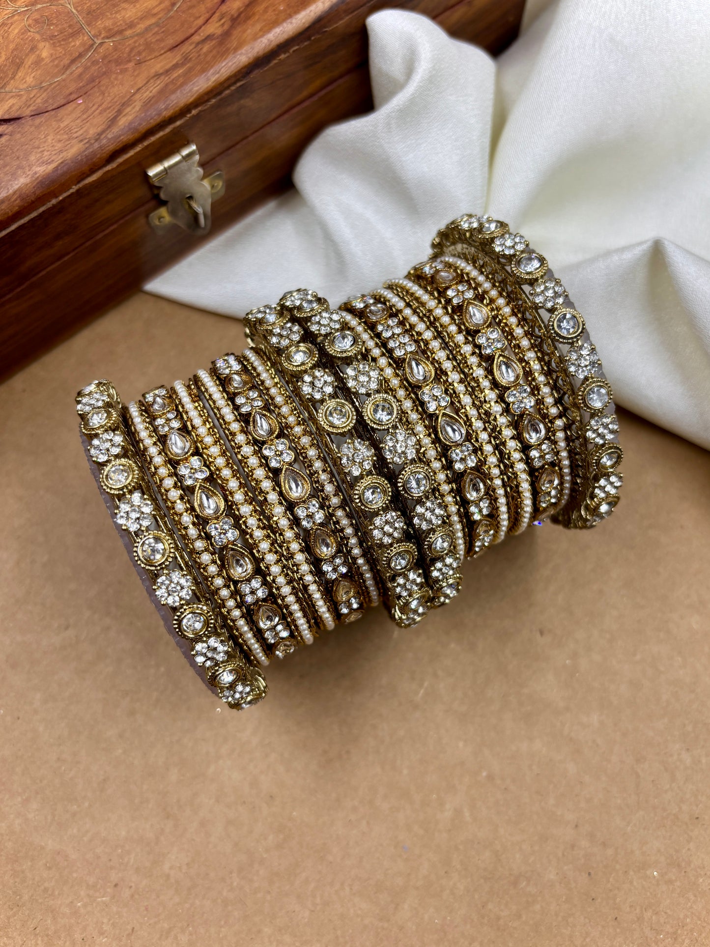 Antique Style Kundan Diamond Set