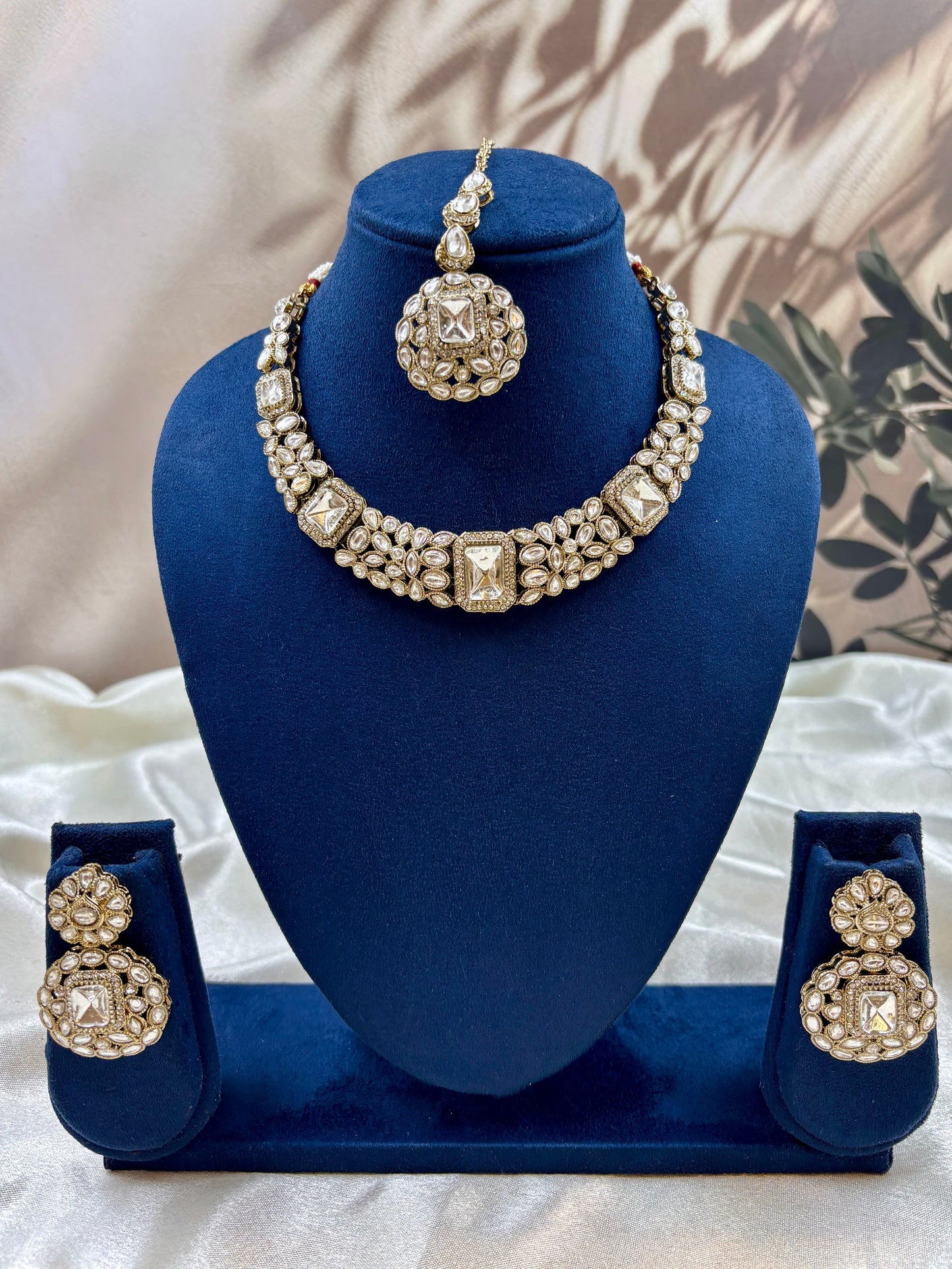 Kundan Choker Necklace Set with Earrings