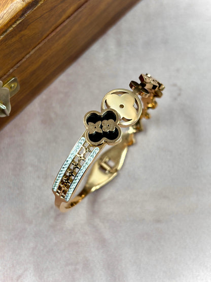 Classic Rose Gold Bracelet – Waterproof & Skin-Friendly